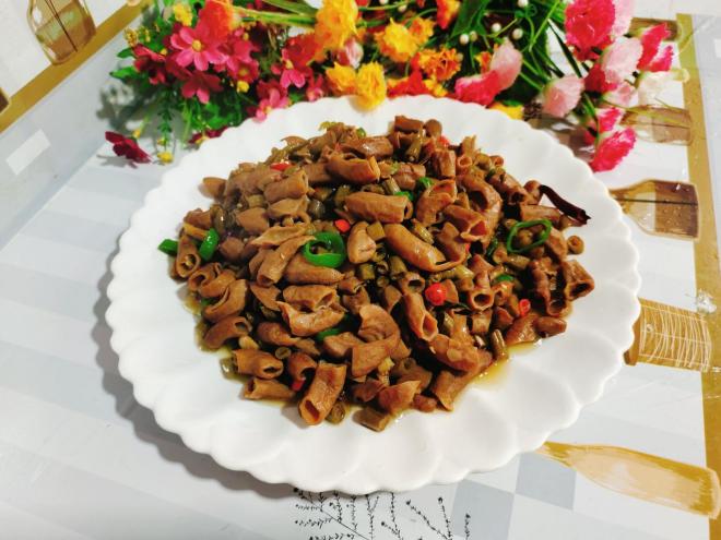 酸豆角炒猪小肠