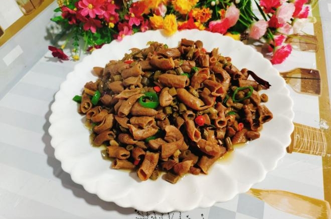 酸豆角炒猪小肠