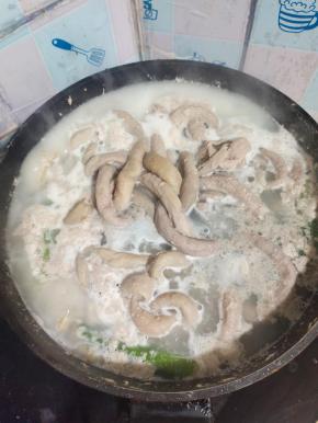 水开后，焯水2分钟左右，捞出！