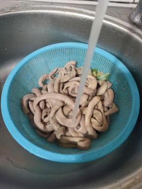 清洗干净上面的浮沫！