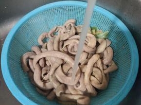 清洗干净上面的浮沫！