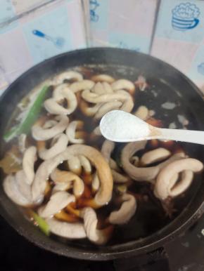 再放入一勺盐！