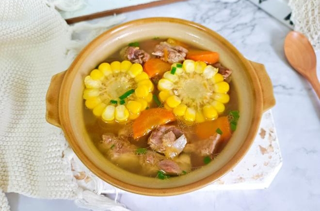 胡萝卜玉米老鸭汤