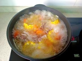 开火炖煮45分钟。