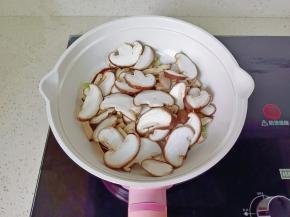 加香菇。