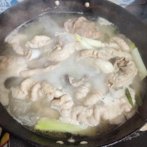 水开后，焯水两分钟，捞出！