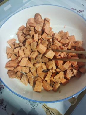 用筷子搅拌均匀！