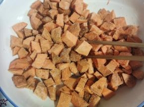 用筷子搅拌均匀！
