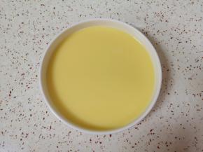 看一下滤过的蛋液，细腻顺滑。 