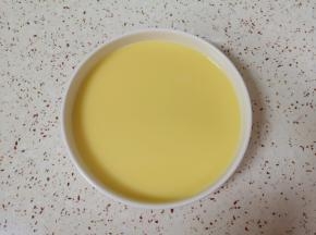 看一下滤过的蛋液，细腻顺滑。 