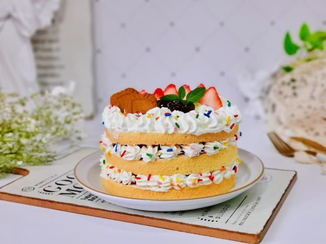 珍珠草莓裸蛋糕