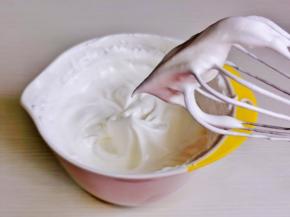 打至提起打蛋器有弯勾即可。