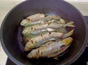 煎至两面金黄。