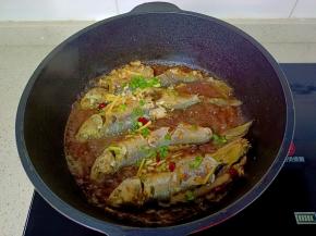 撒葱花即可关火。