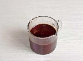 可可粉加开水搅拌均匀晾凉。