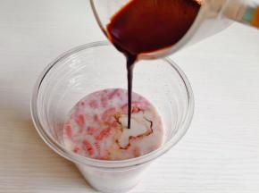 再倒入可可液。