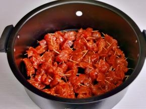 放入空气炸锅中。