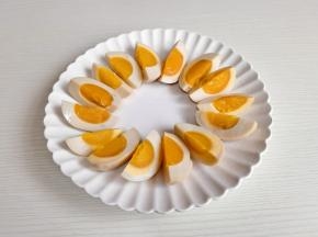 溏心蛋一切四摆盘。