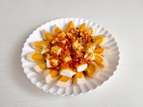 淋在豆腐上。