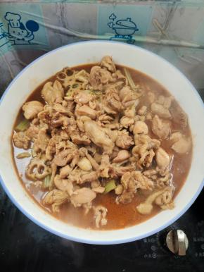 煮好后连汤汁儿一起倒入大碗里！