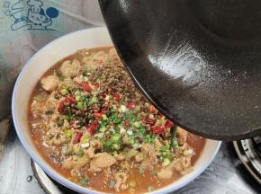 淋上热油即可食用！