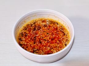 加盐趁热搅拌均匀。