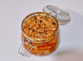 装入密封罐中，放入冰箱10小时候。