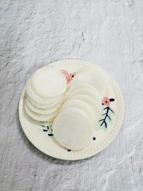 把白萝卜洗干净去皮切片适当的片