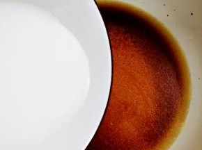 然后把水淀粉倒入锅中烧开
