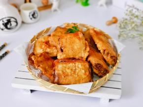 均匀撒上辣椒粉，椒盐粉，装盘即可食用。