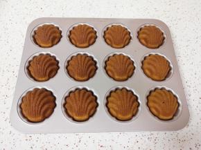 出炉晾一下，完整脱模。 