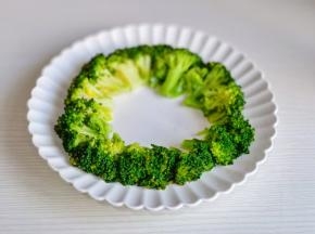 捞出沥干水分摆盘。