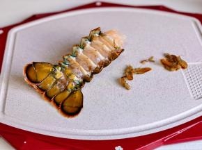 尾部去壳，从中间剪开。