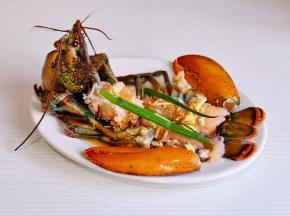 龙虾钳摆盘。