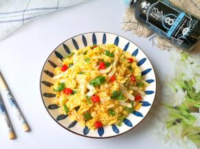 过年期间吃多了大鱼大肉，来一盘凉拌菜解解腻。 