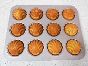 出炉晾一下，完整脱模。 