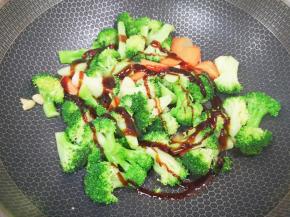 放生抽和蚝油调味。