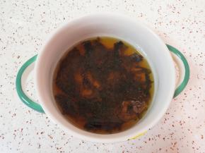 加入煮馄饨的汤。