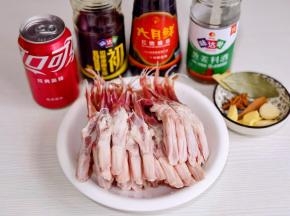准备食材，鸭舌洗净。