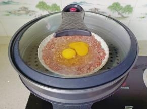 盖上盖子大火蒸15分钟即可。