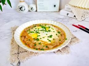 鲜嫩可口的肉饼子蒸蛋。