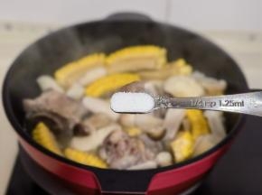 按个人口味加盐调味。