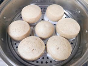 凉水开火，上汽后转中火蒸18分钟关火，焖5分钟左右再打开锅盖。