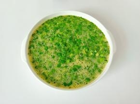 筷子搅拌均匀就可以。