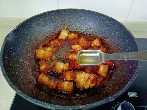 加上料酒两勺。