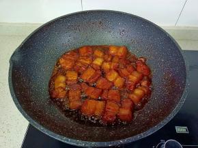 炖煮到汤汁变浓稠。