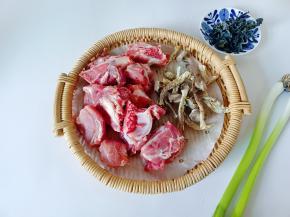 准备好所有的食材。