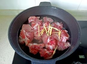 加入少许的生姜。