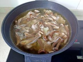 开大火煮开转中火炖45分钟【或者放高压锅压熟】