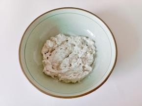 红薯粉加开水拌成糊状【颗粒状的红薯粉可以先弄成粉末再拌】